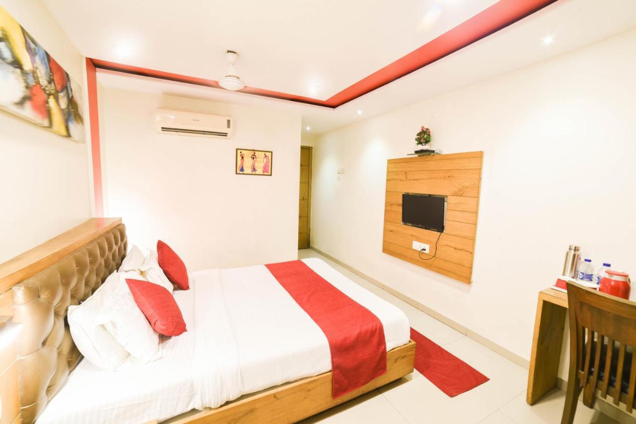 Hotel Grandeur-Near Mumbai International Airport Kültér fotó