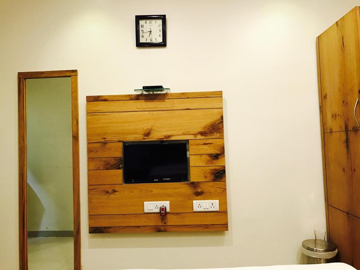 Hotel Grandeur-Near Mumbai International Airport Kültér fotó