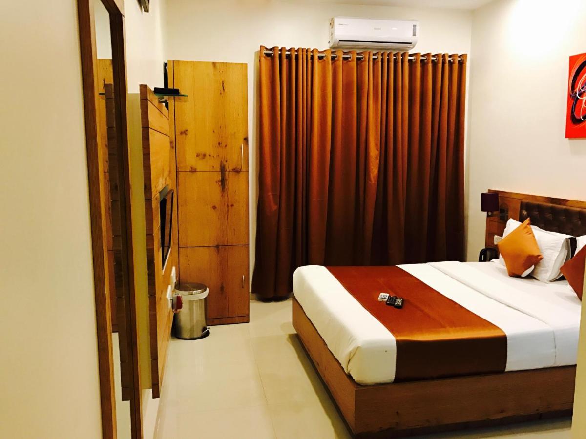 Hotel Grandeur-Near Mumbai International Airport Kültér fotó
