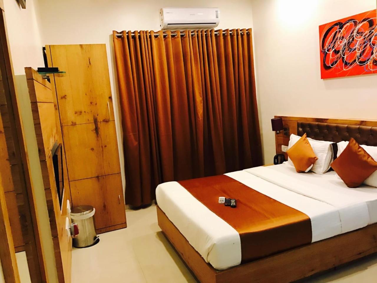 Hotel Grandeur-Near Mumbai International Airport Kültér fotó